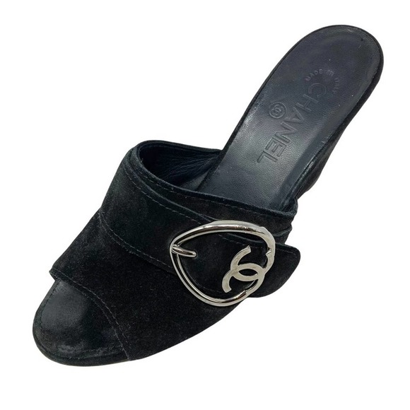 CHANEL Black Suede Heart Buckle Open Toe Wedge SINGLE LEFT SHOE - Size 9.5 - Picture 1 of 11